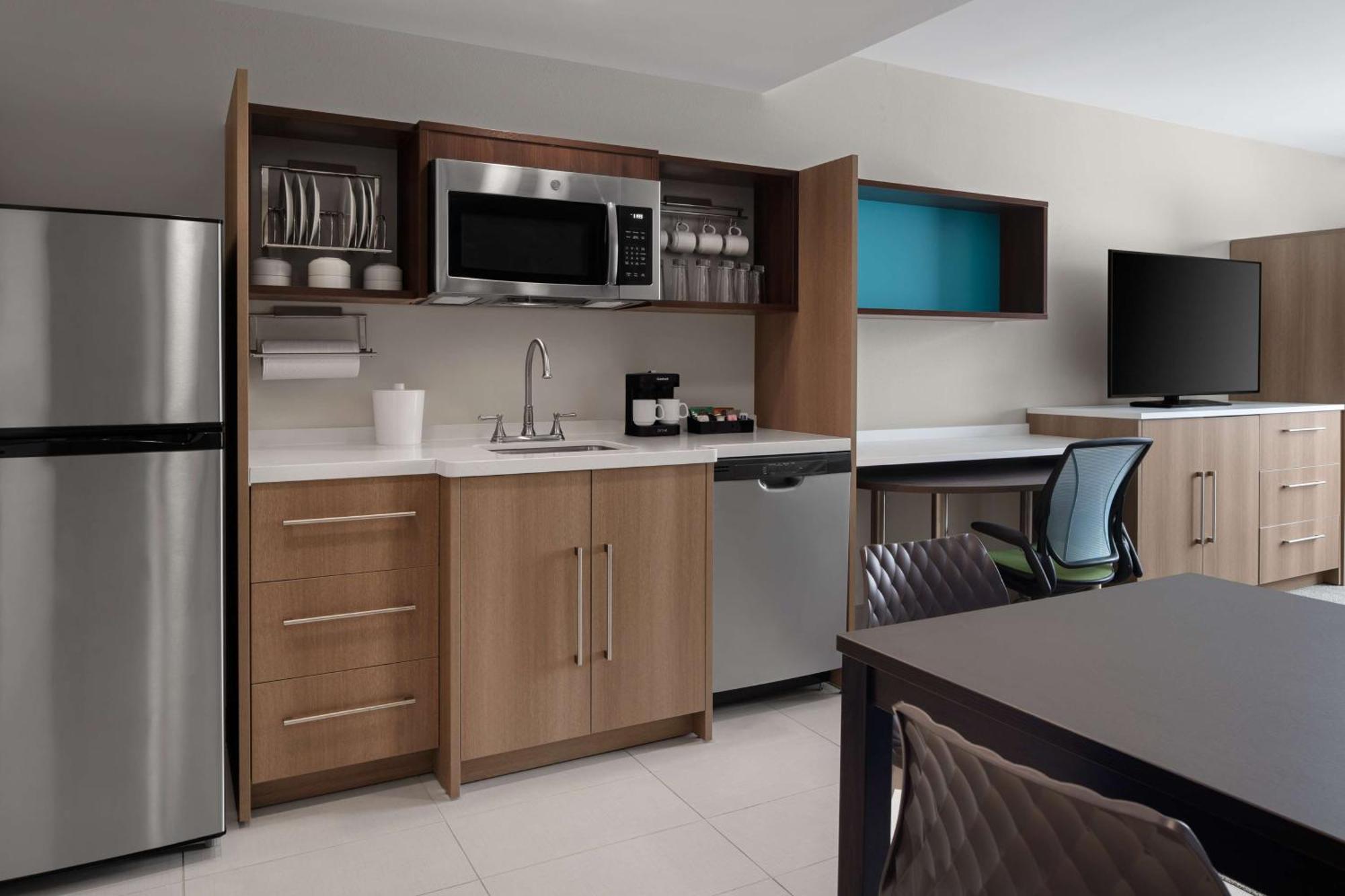 Home2 Suites By Hilton Des Moines At Drake University Екстер'єр фото