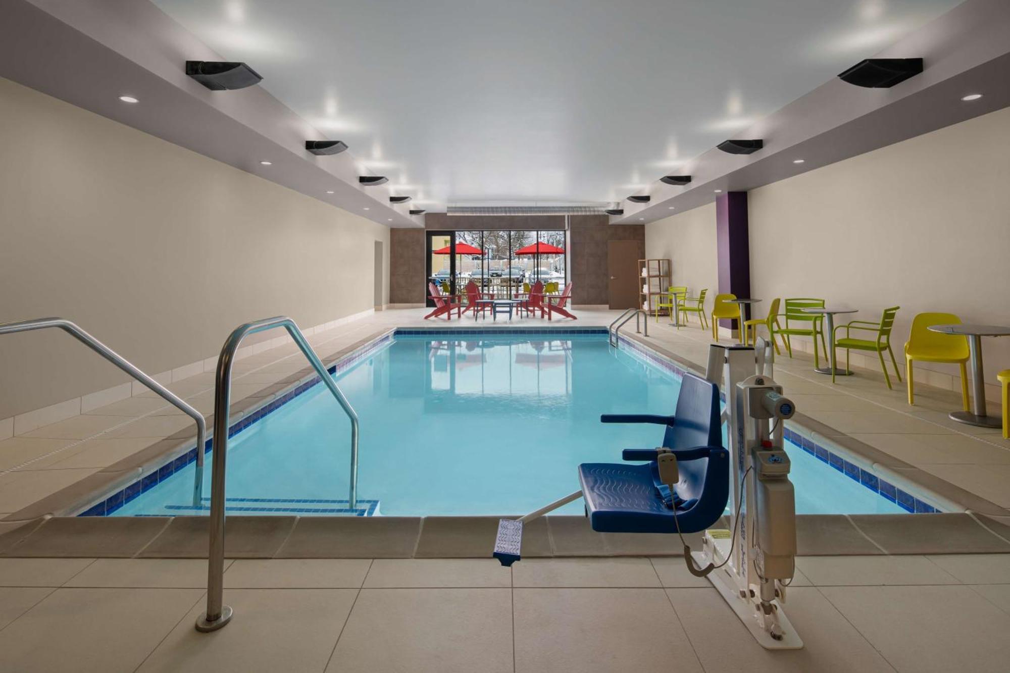 Home2 Suites By Hilton Des Moines At Drake University Екстер'єр фото