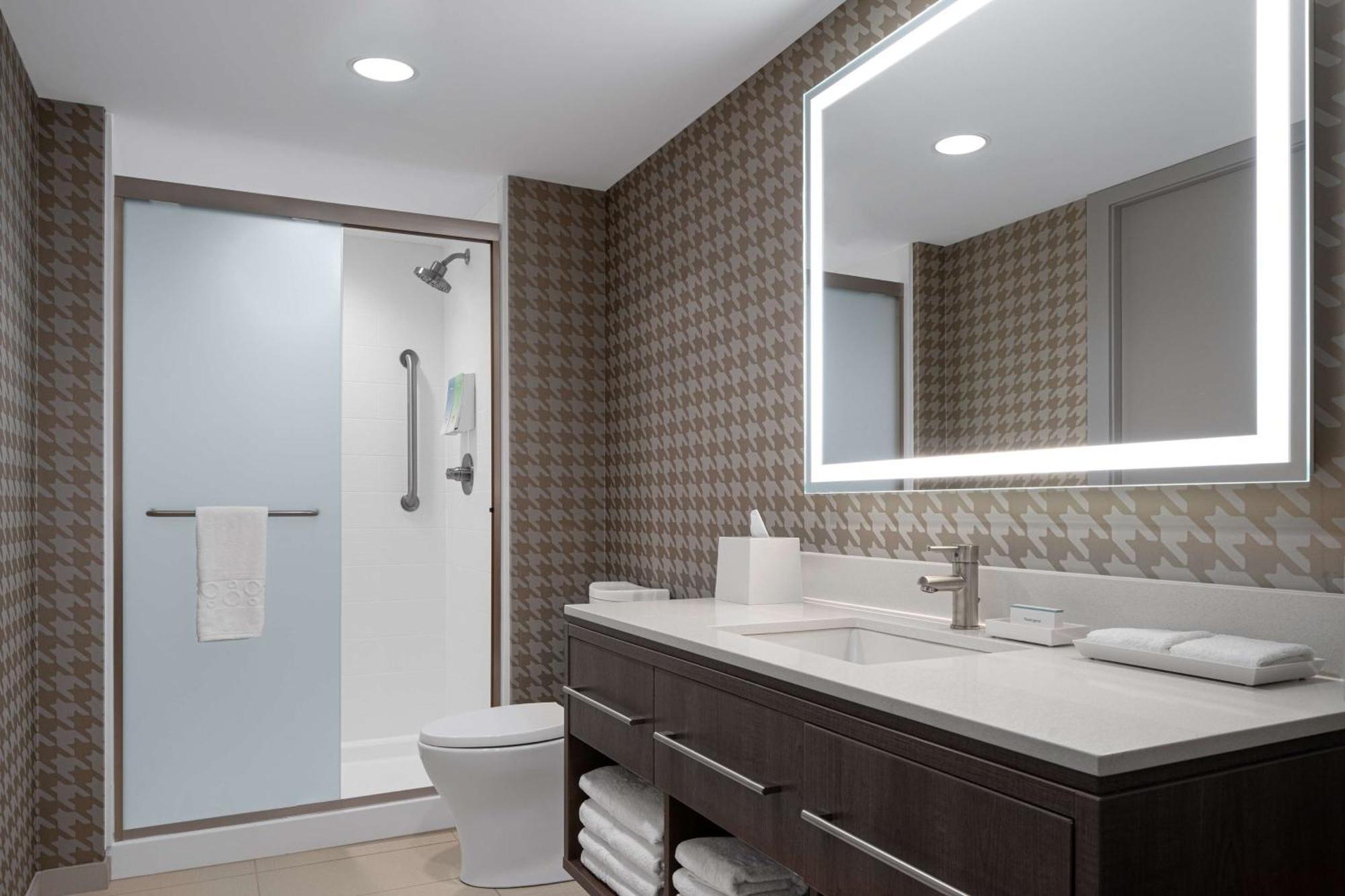 Home2 Suites By Hilton Des Moines At Drake University Екстер'єр фото