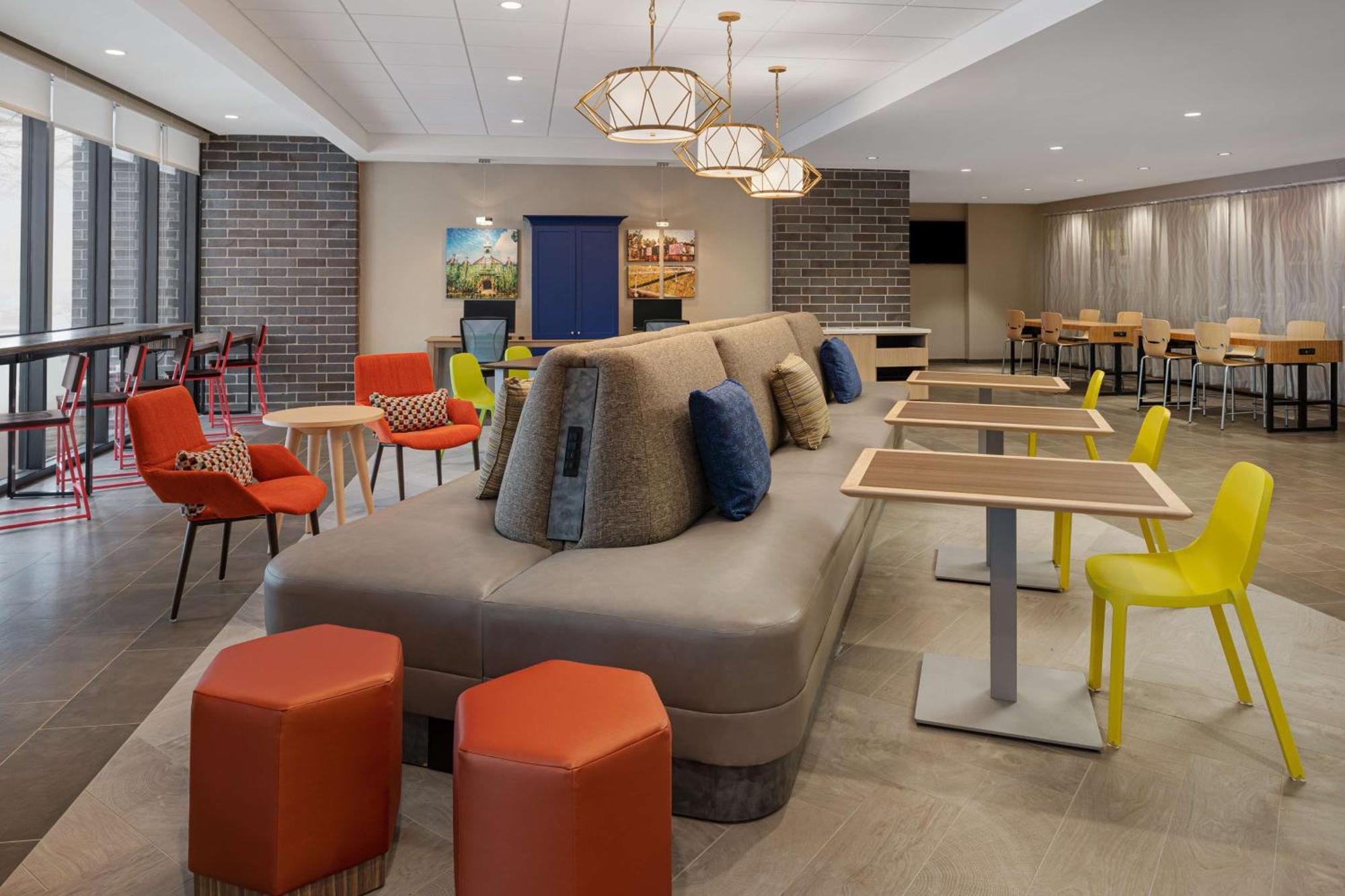 Home2 Suites By Hilton Des Moines At Drake University Екстер'єр фото