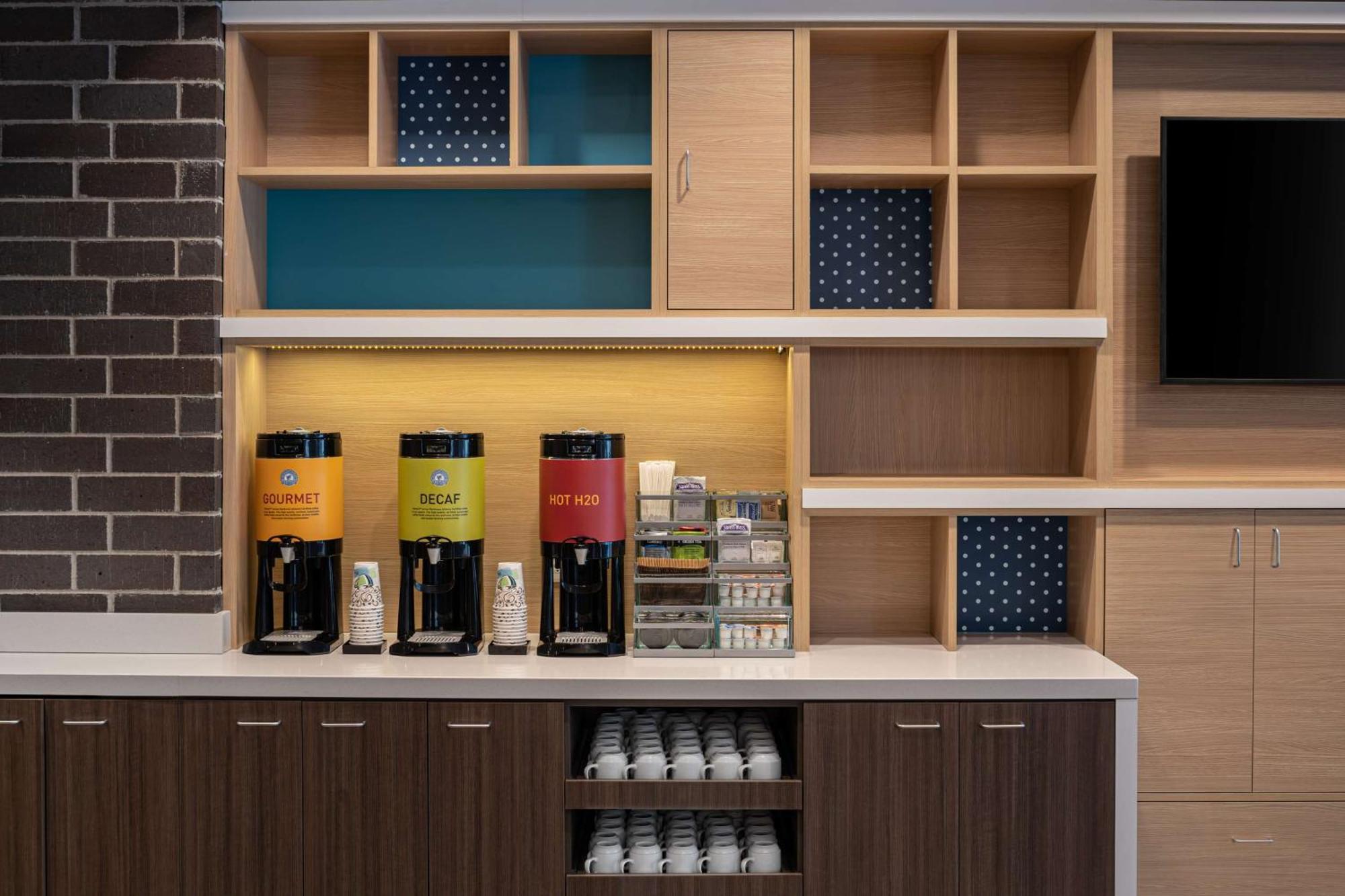Home2 Suites By Hilton Des Moines At Drake University Екстер'єр фото