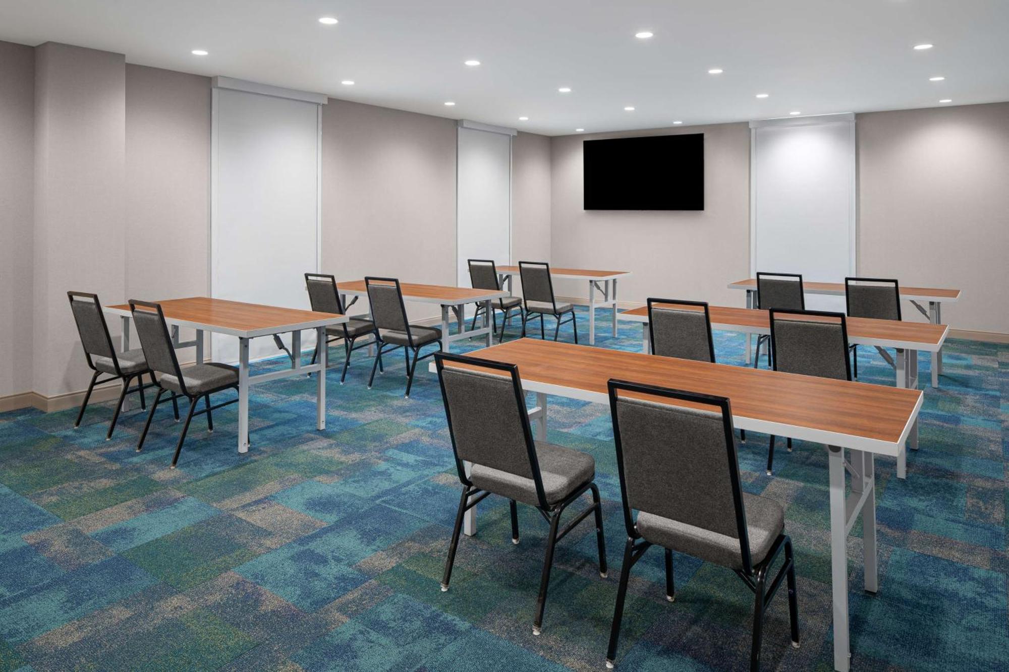 Home2 Suites By Hilton Des Moines At Drake University Екстер'єр фото