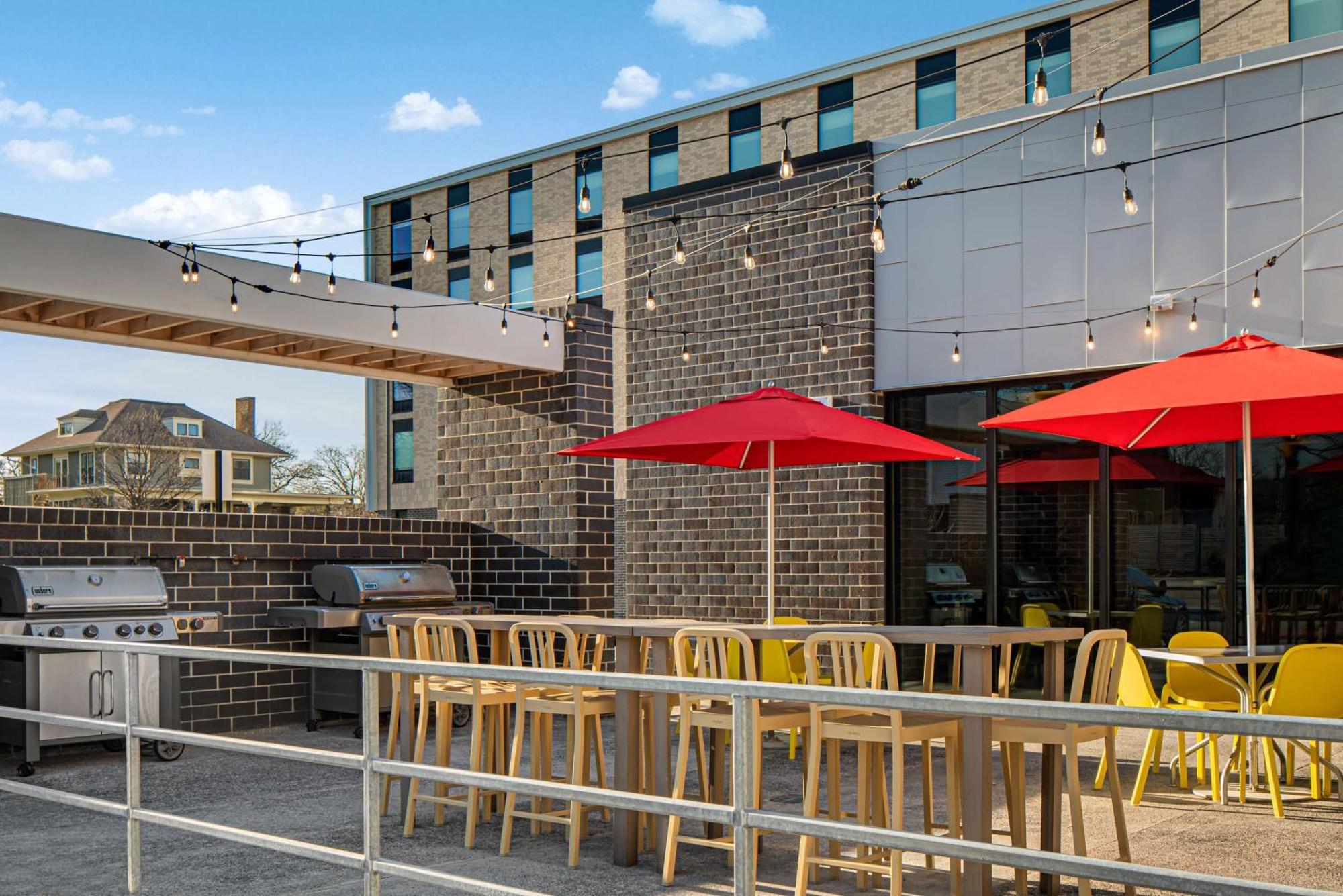 Home2 Suites By Hilton Des Moines At Drake University Екстер'єр фото